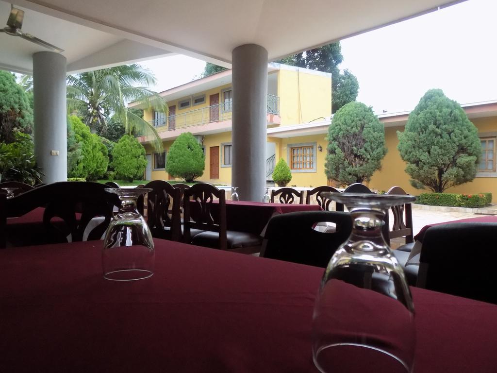 Hotel Los Pinos Managua Exterior photo