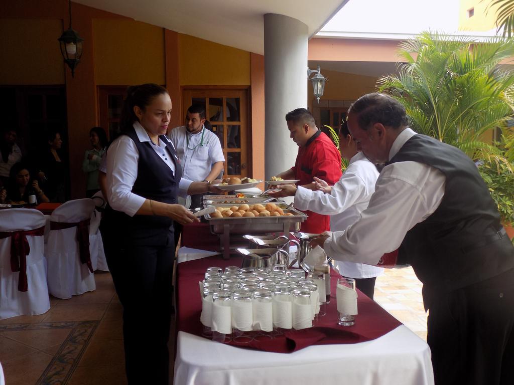 Hotel Los Pinos Managua Exterior photo